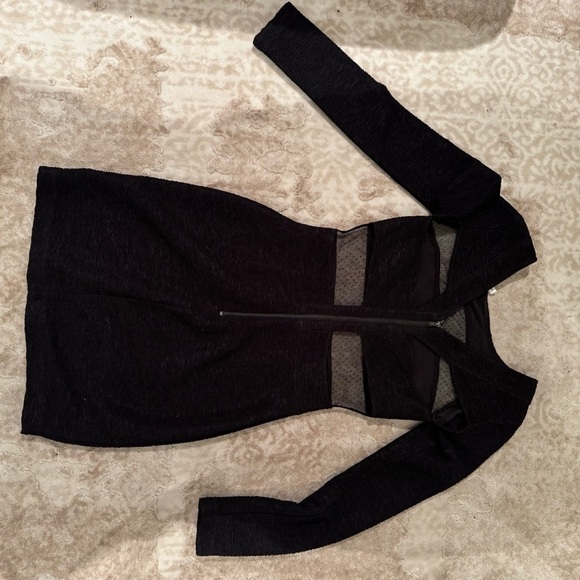 BCBGeneration Black Mesh Cutout Long Sleeve Dress Textured Size 0 - Picture 4 of 9